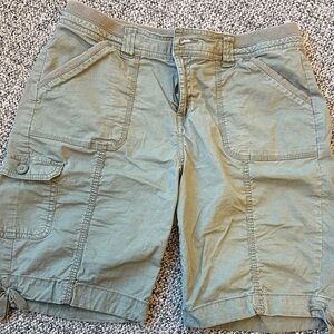 🌸St. John's Bay Sage Cargo Shorts
